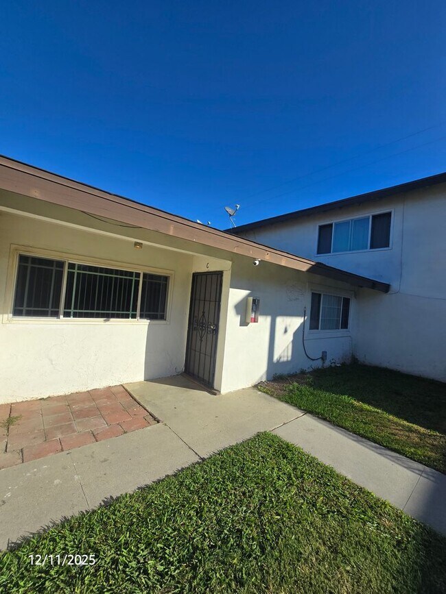 Building Photo - LAXORE130