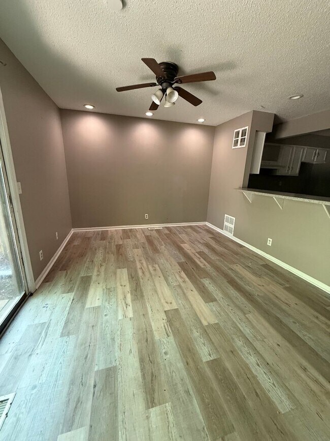 Foto del edificio - Beautiful East Wichita Duplex