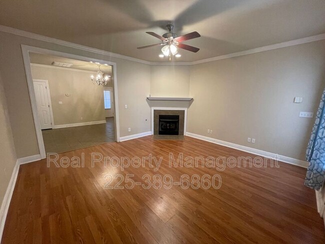 Foto del edificio - 809 Summer Breeze Dr