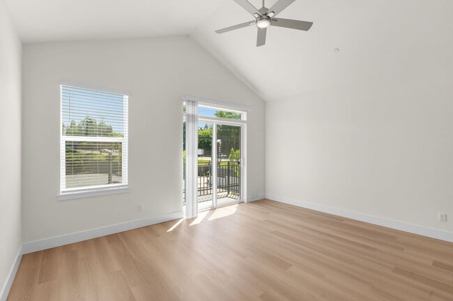 Building Photo - 8417 SW 24th Ave