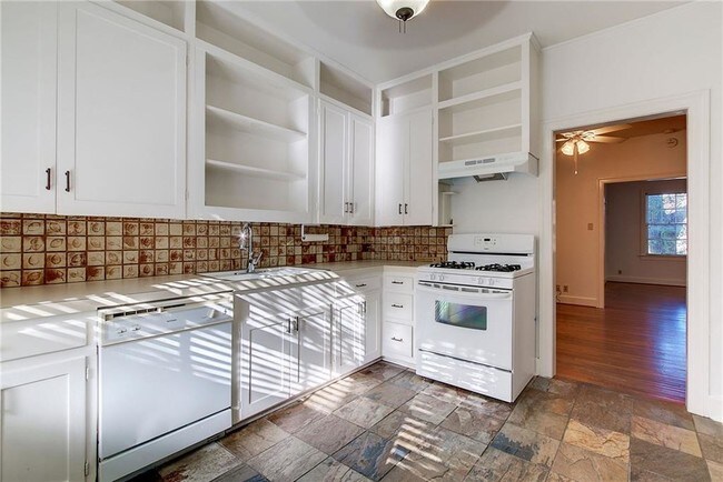 Foto del edificio - 1201 Enfield Rd