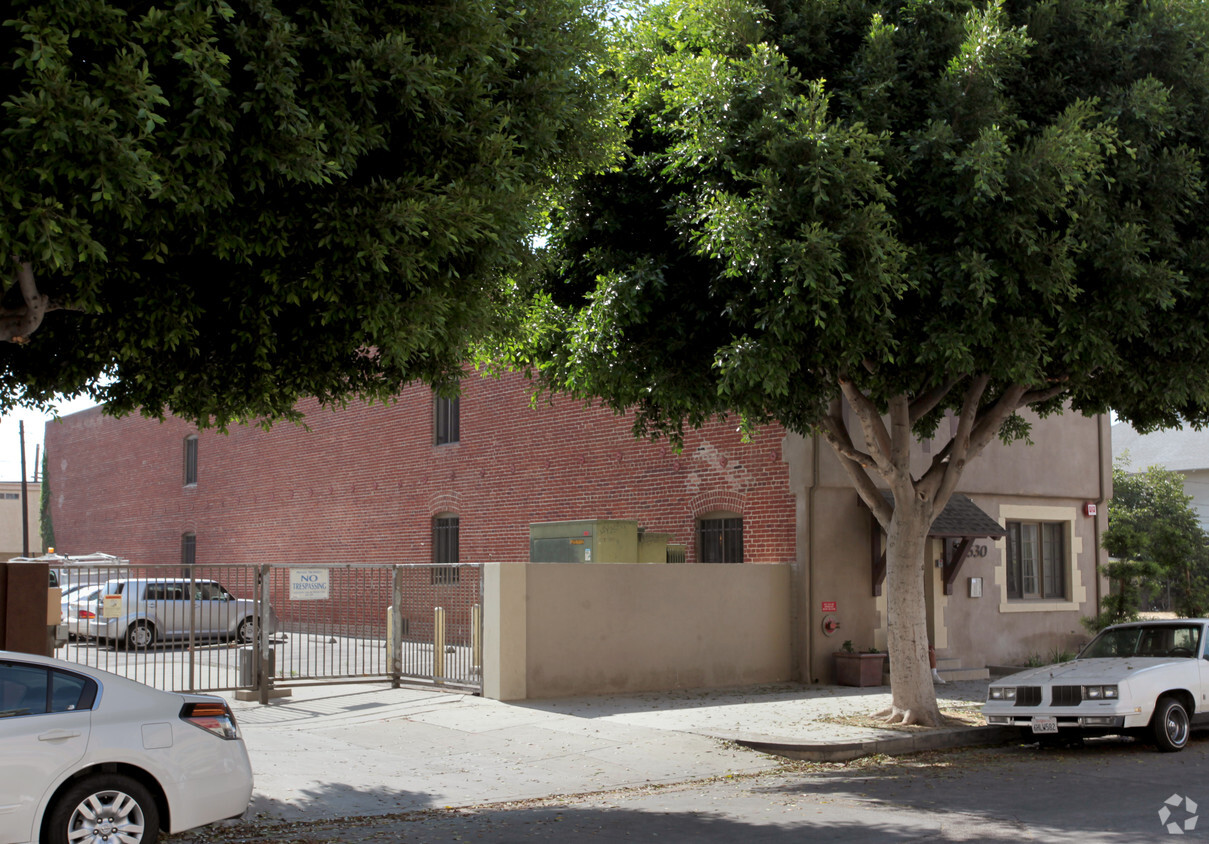 Foto del edificio - Elm Avenue Apartments