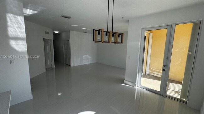 Foto del edificio - 10012 NW 7th St