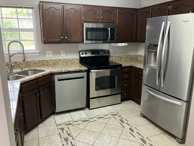 Foto del edificio - $1,000 off 1st month rent with December Mo...