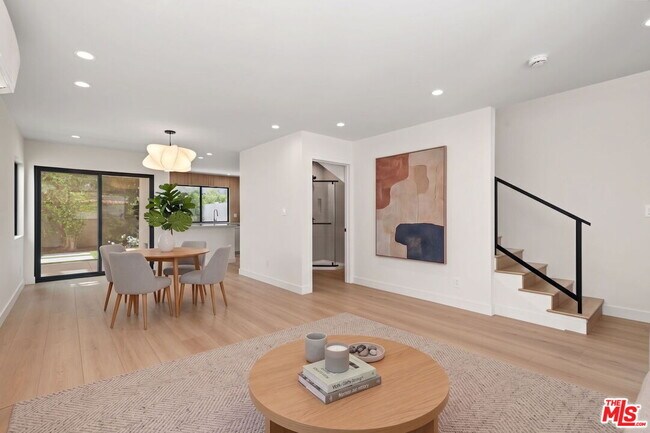 Foto del edificio - 5843 Whitworth Dr