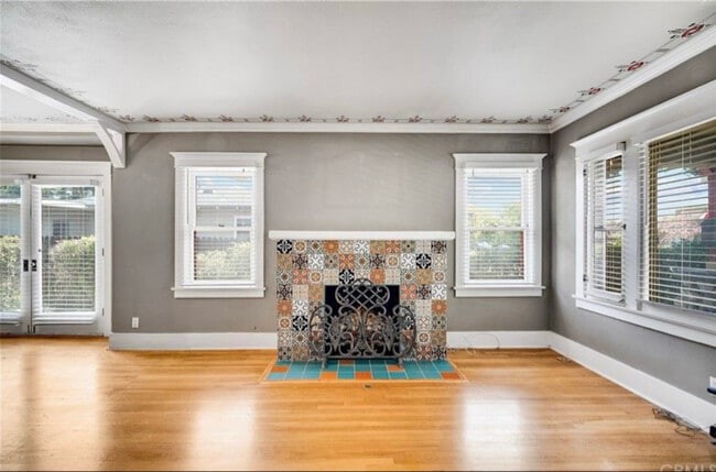 Building Photo - 411 E Alvarado St