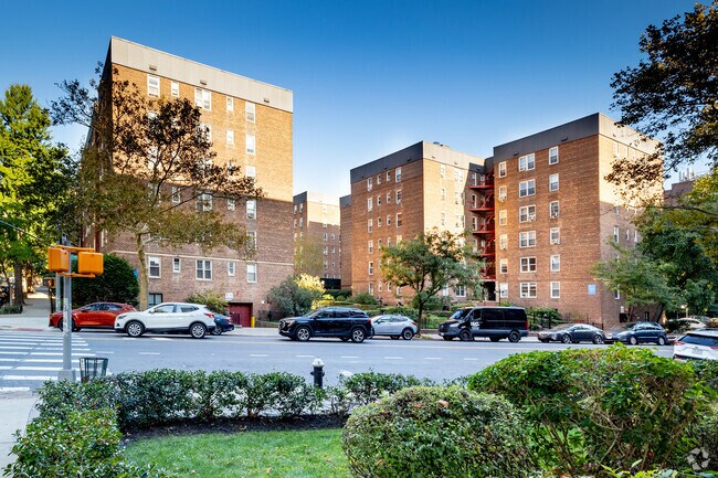 Contexto del vecindario - 6707 Yellowstone Blvd