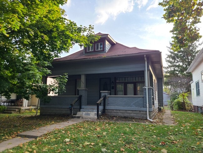 Building Photo - 1133 N Parker Ave