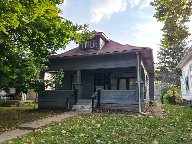 Foto del edificio - 1133 N Parker Ave