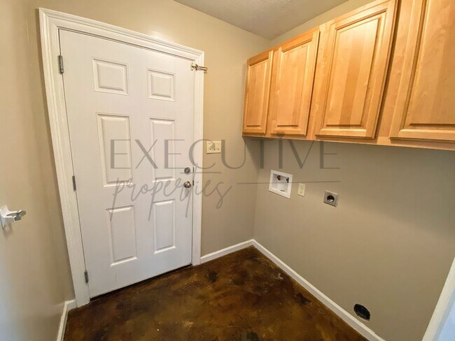 Foto del edificio - Stylish 3-Bedroom Off Ryan Street – Ready ...
