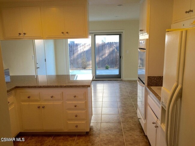 Foto del edificio - 77 Fallbrook Ave