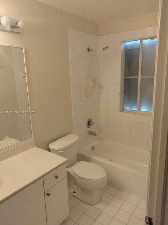 Foto del edificio - 8976 W Flagler St