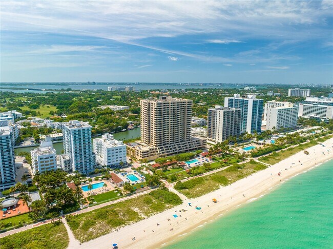 Foto del edificio - 2555 Collins Ave