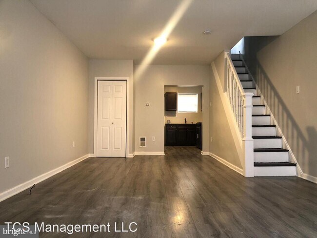 Building Photo - 3 br, 1 bath House - 833 E Hilton St