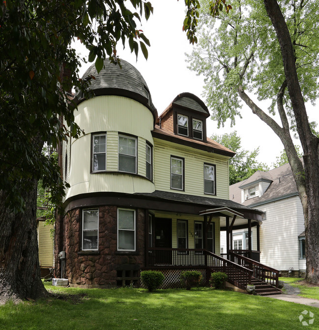 Building Photo - 157 S Lake Ave