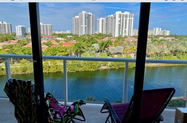 Foto del edificio - 3701 N Country Club Dr