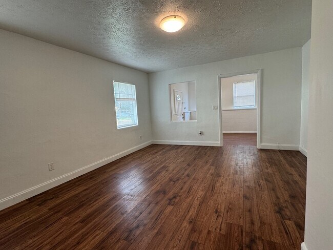 Foto del edificio - 3237 Myra St