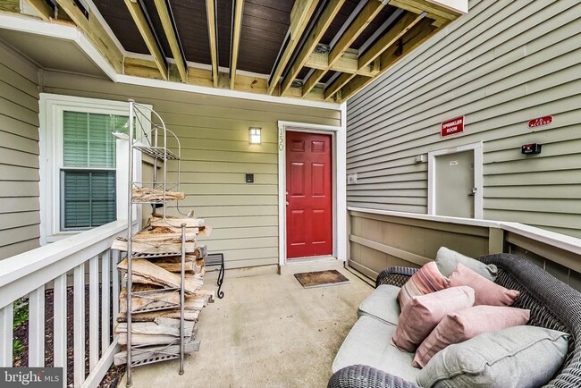 Building Photo - 5708 Chapman Mill Dr