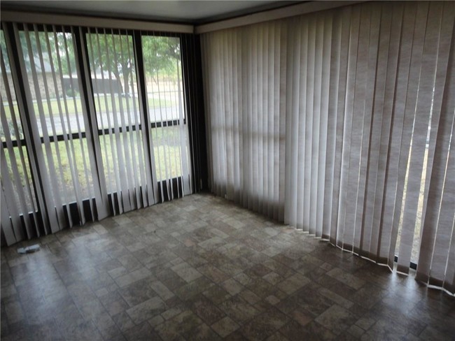 Building Photo - 218 Buffalo Creek Dr