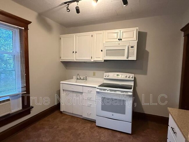 Foto del edificio - 112 1/2 West Tompkins