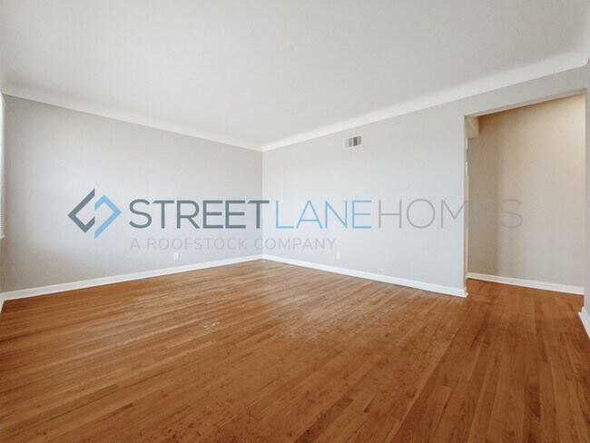 Building Photo - NOW OFFERING $250 OFF FIRST FULL MONTH IF ...