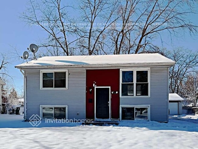 Building Photo - 108 S Spruce Ln