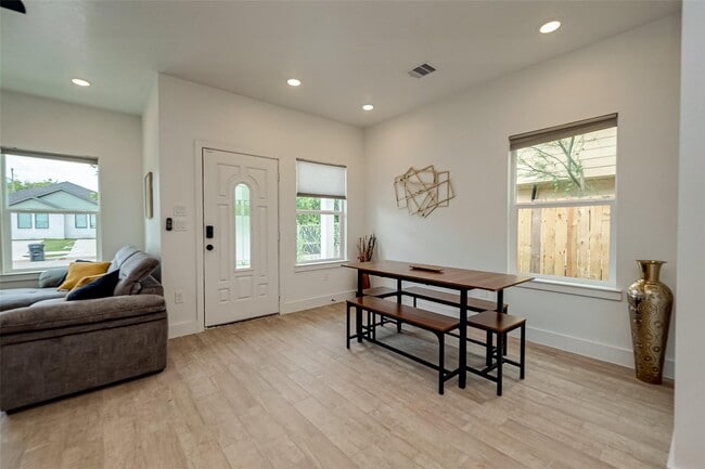 Foto del edificio - 5122 Southwind St