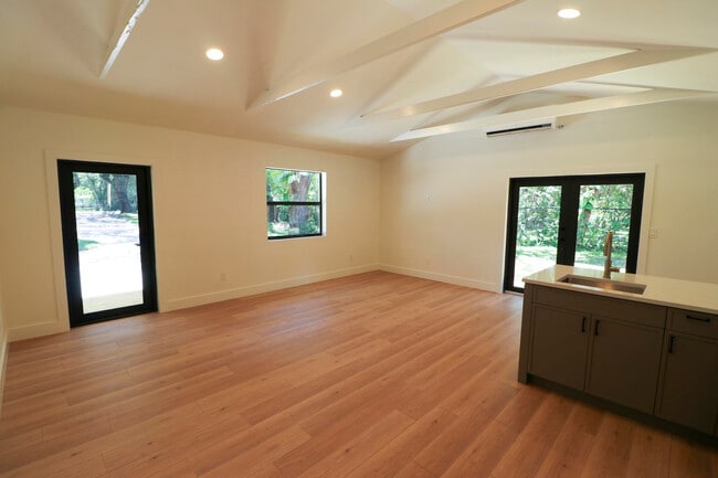 Foto del edificio - 2101 Riverland Rd