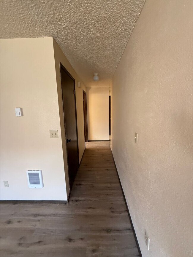 Foto del edificio - 2109 E 8th St