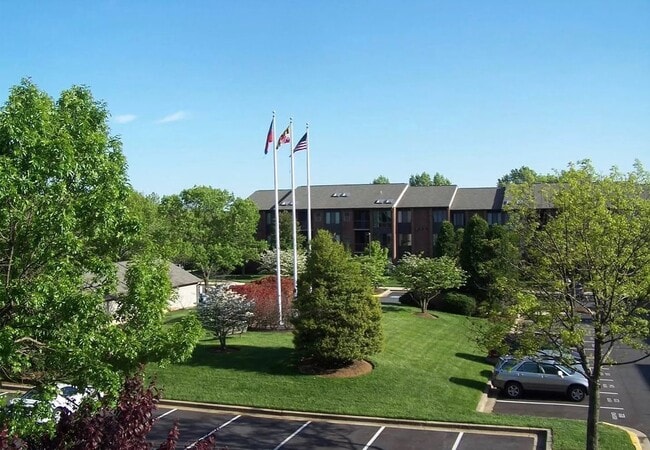 Foto del edificio - 8121 Needwood Rd