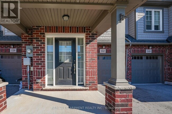 Building Photo - 152 Heron St