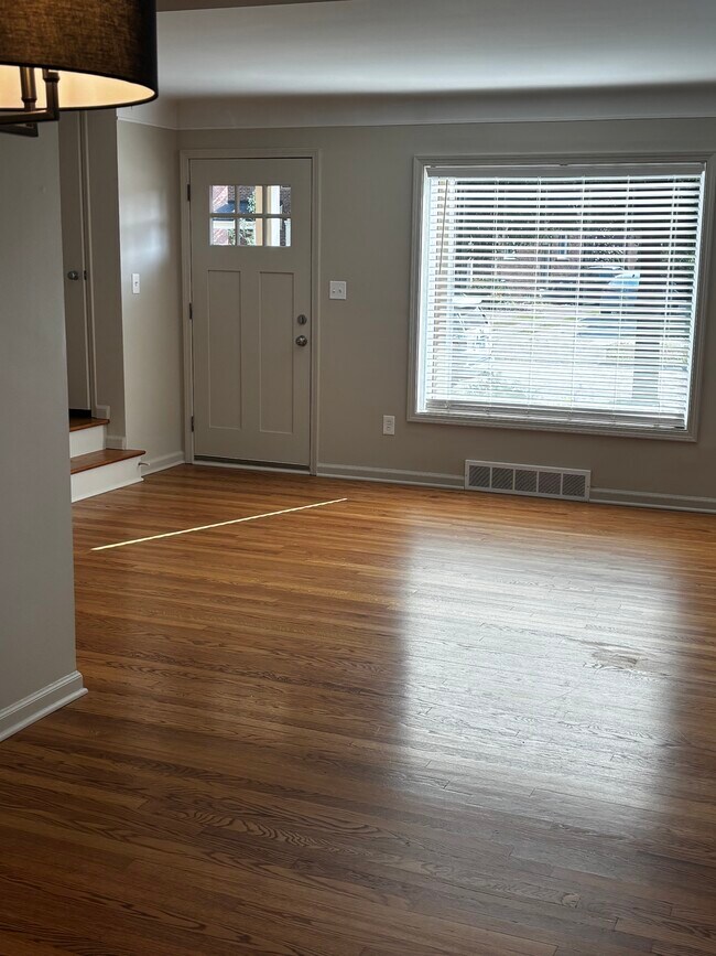 Foto del edificio - 2709 Glenview Ave