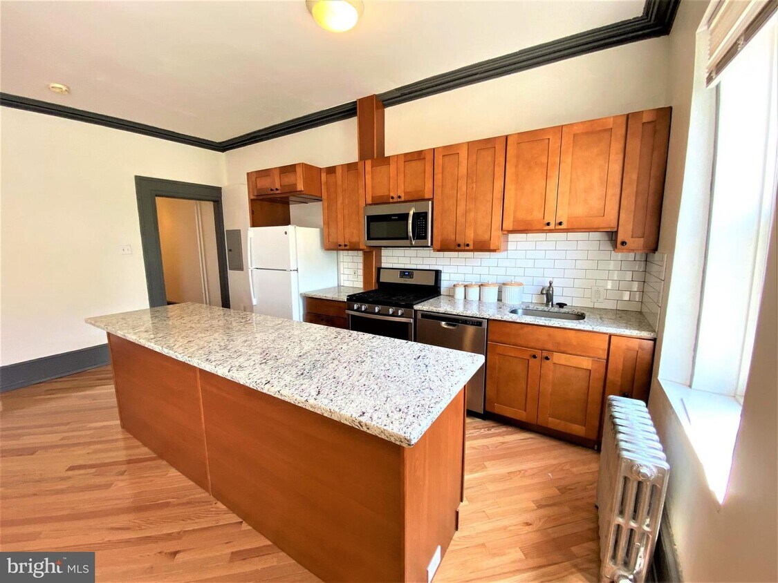 Primary Photo - 1431 W Girard Ave