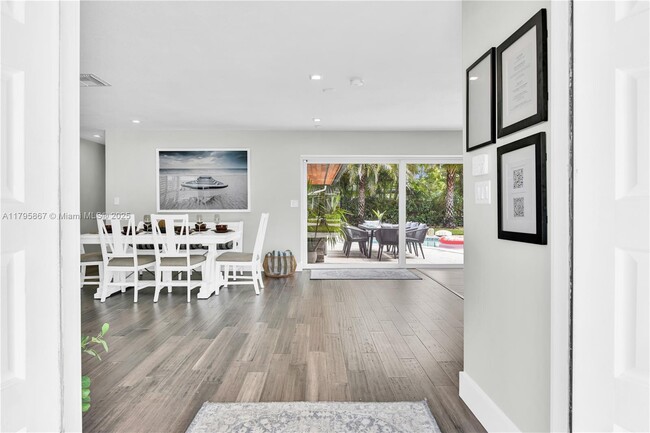 Foto del edificio - 2197 NE 61st Ct