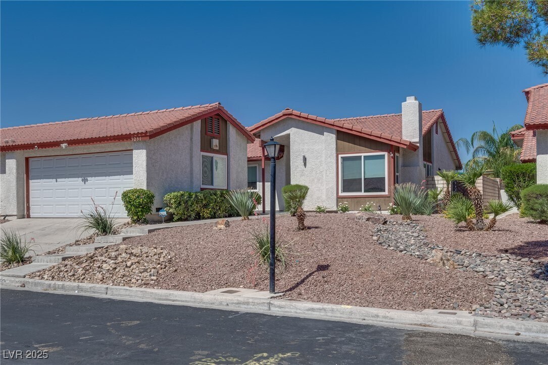 Foto principal - 5231 Dickens Dr