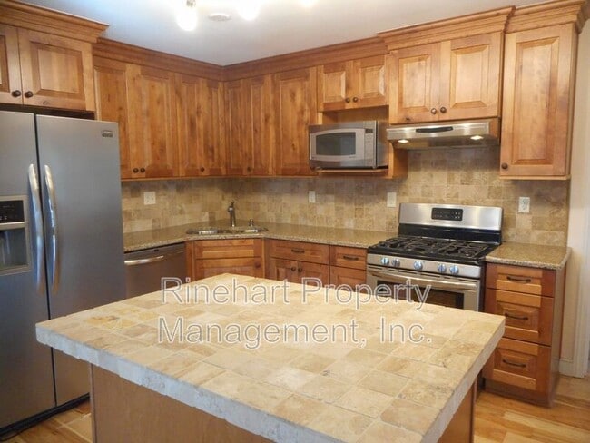 Building Photo - 3067 India Hook Rd