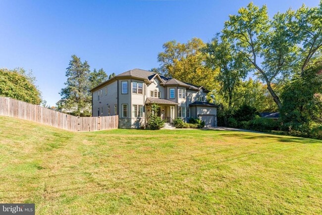 Building Photo - 829 Golden Arrow St