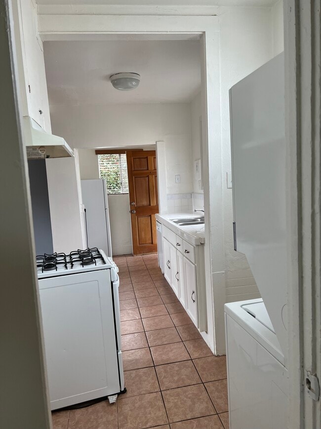 Kitchen to door - 533 Indiana Ave