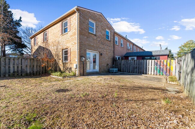 Foto del edificio - 615 Bywater Rd