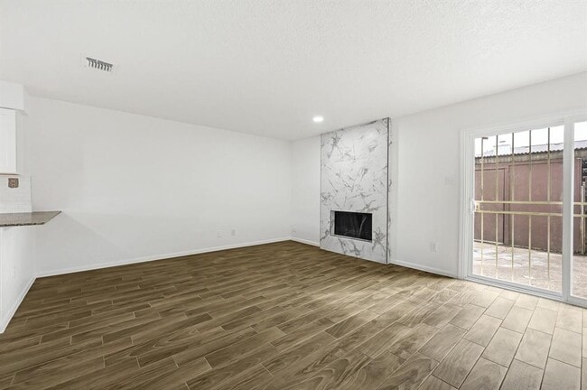 Building Photo - 13440 Castilian Dr