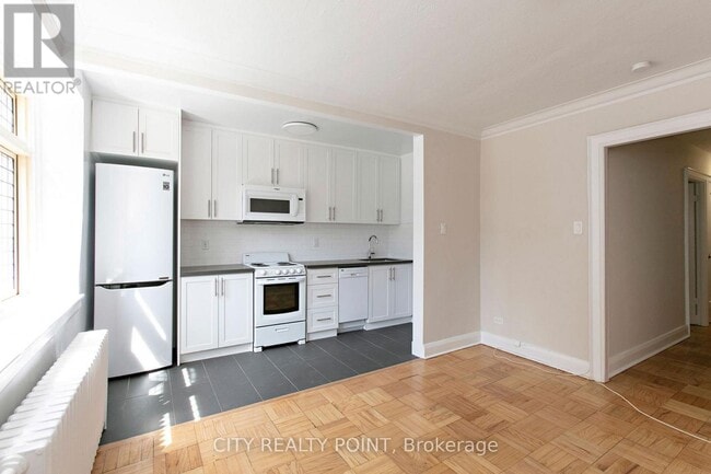 Photo du bâtiment - 398-398 Avenue Rd