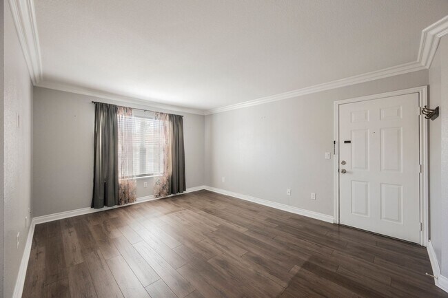 Building Photo - 2 bedroom/2 bath Condo Downstairs