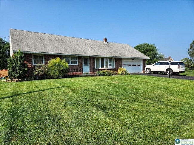 Building Photo - 443 Dryville Rd