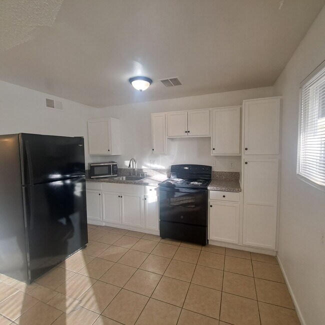 Building Photo - 2900 Marlin Ave