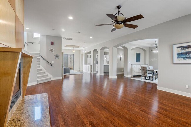 Building Photo - 227 Golden Bear Dr