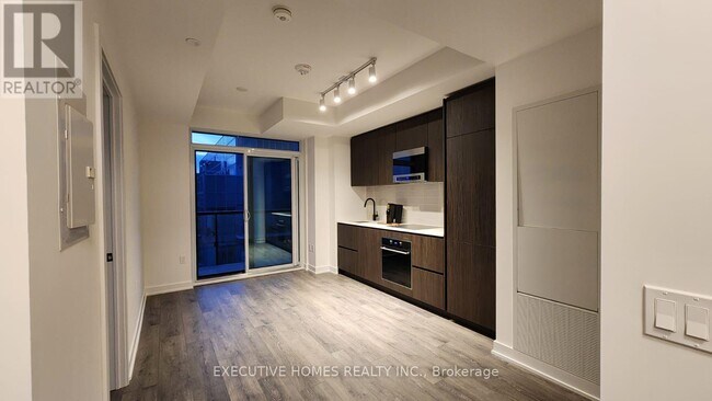 Photo du bâtiment - 127-3127 Broadway Ave