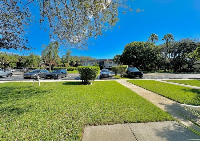 Building Photo - 403 Lakeview Dr