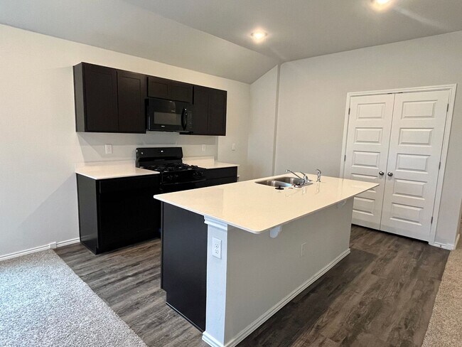 Foto del edificio - Newer Construction 4 Bed, 2 Bath - Piedmont Schools