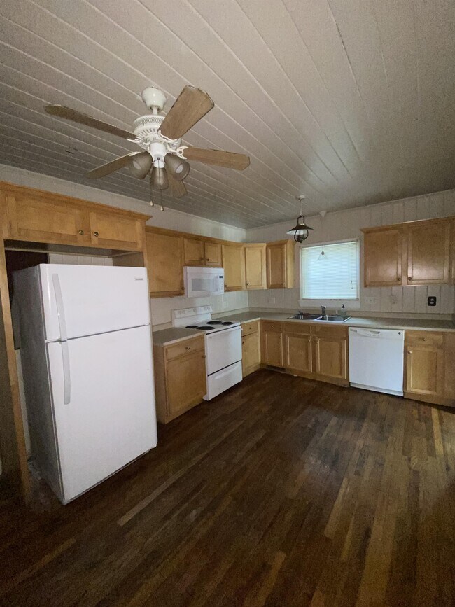 Foto del edificio - 328 Rogers Ave