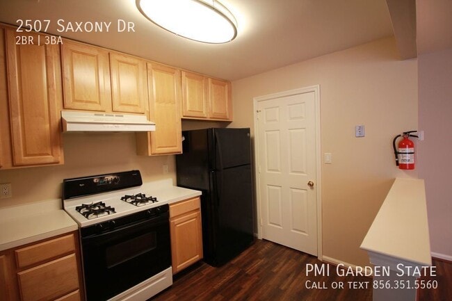 Building Photo - 2507 Saxony Dr
